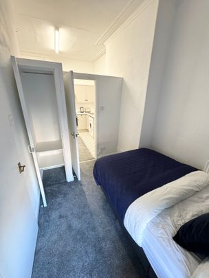 Flat 3, 30 Kelso Road, LS2 9PR, Leeds - Photo 1