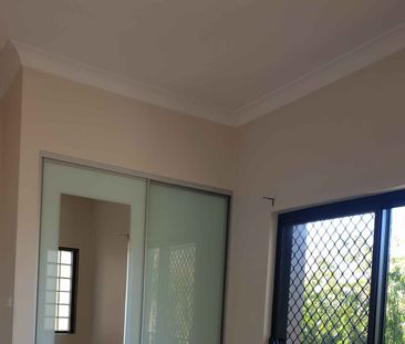 2 Bedroom unit with lock up garage - Photo 1