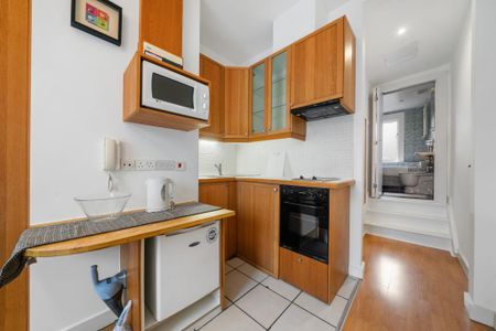 A modern self-contained studio apartment in West Kensington, London W14 - Photo 2