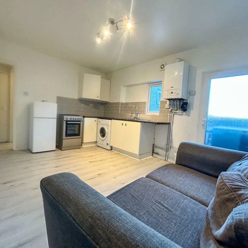 1 Bedroom Flat To Let - HP11 - Photo 1