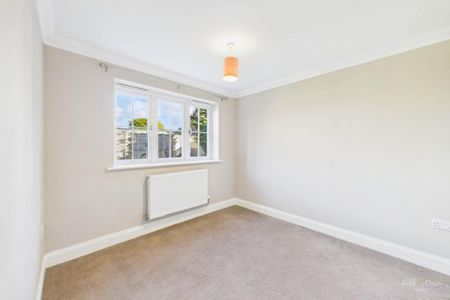 4 bedroom detached house to rent - Photo 2