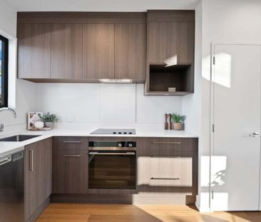 Stylish City-Fringe Living – Modern, Easy Care & Convenient! - Photo 6