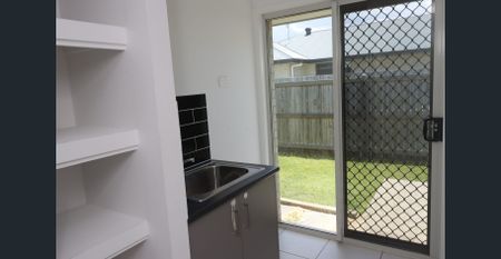 Spacious 4-Bedroom Comfort - Photo 4