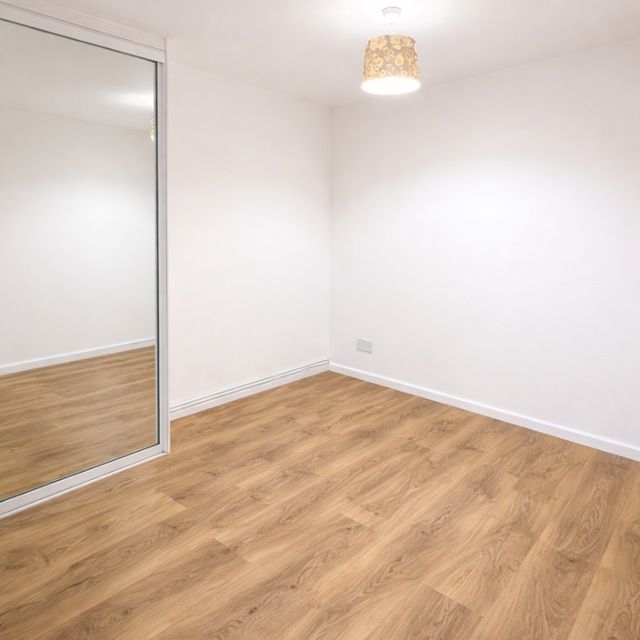 2 Bed Flat, Joules House, NW6 - Photo 1