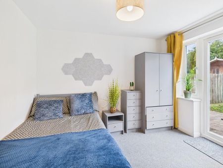 6 bedroom detached house to rent - Photo 5