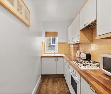 3 bedroom flat to rent - Photo 6