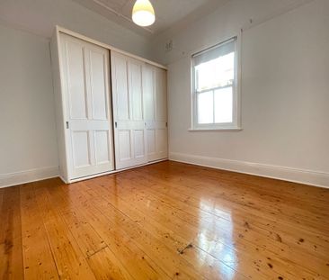 Charming 2 Bedroom Semi Home - Photo 4