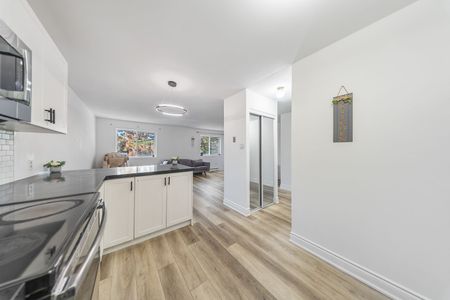 For Lease - 1030 Falgarwood Drive Unit# 71, Oakville, Ontario - Photo 5