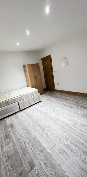 Room in a Shared House, Wyvenhoe Road, HA2 - Photo 1