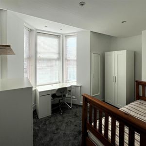 Hazelwood Avenue, Jesmond - Photo 2