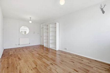 1 Bedroom Flat - Purpose Built - Photo 5