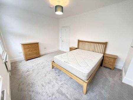 4 bedroom terraced house to rent - Photo 5