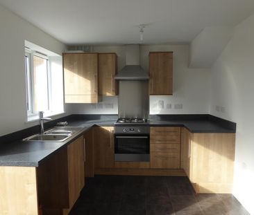 Available 3 Bed Not Specified - Photo 2