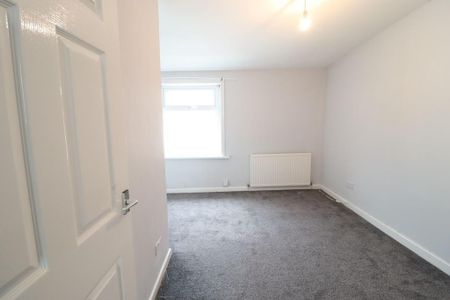 2 bedroom end of terrace house to rent - Photo 5