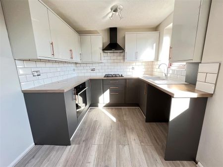 2 bedroom semi-detached house to rent - Photo 4