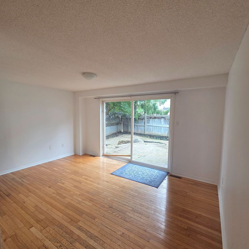 For Lease - 111 Dunsmore Lane, Barrie, Ontario - Photo 1