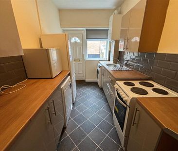 4 bedroom terraced house to rent - Photo 5