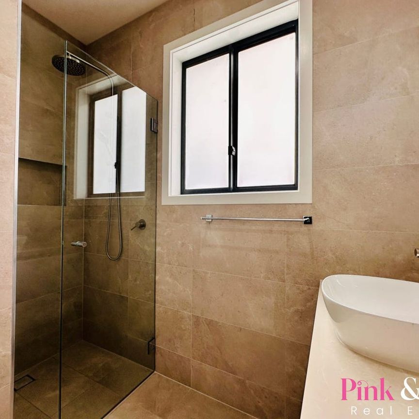 Brand new 4 Bedroom Family Home for Rent! - Photo 1