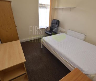 4 bedroom terraced house to rent - Photo 6