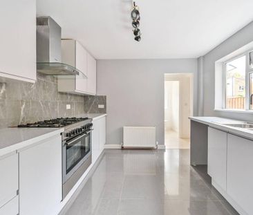 3 bedroom terraced house to rent - Photo 6