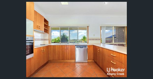 ELEVATED ELEGANCE IN THE EXCLUSIVE COUNTRY CLUB ESTATE - Photo 1