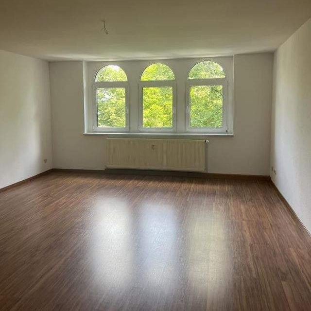 Individuelle Wohlfühlwohnung unterm Dach! Hofseitiger Balkon und toller Blick! - Photo 1