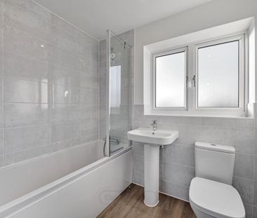 4 bedroom end of terrace house to rent - Photo 1