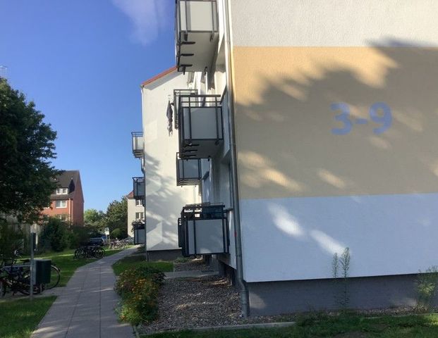 3-Zimmer-Wohnung im Erdgeschoss mit Balkon - Foto 1