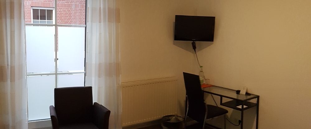 Sutthausen, geschmackvoll eingerichtetes Zimmer in einer Hotel ähnlichen Anlage. - Foto 1