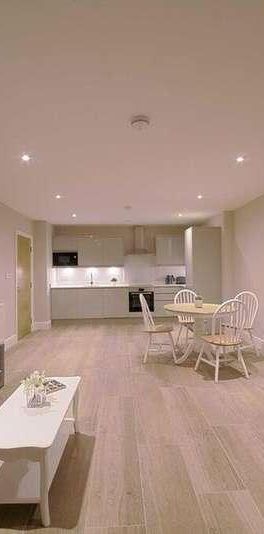 Petersfield Avenue, Slough, SL2 - Photo 1