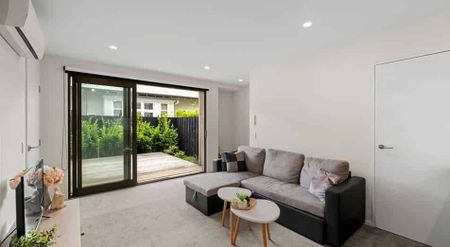 Modern 2 bed, 2 bath townhouse - Photo 5