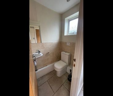 Room in a Shared House, Spurling Road, SE22 - Photo 4