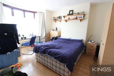 4 bedroom semi-detached house to rent - Photo 2