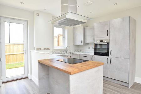 3 bedroom semi-detached house to rent - Photo 5