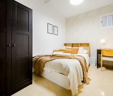 Calle de Cavanilles, Madrid, Community of Madrid 28007 - Photo 3