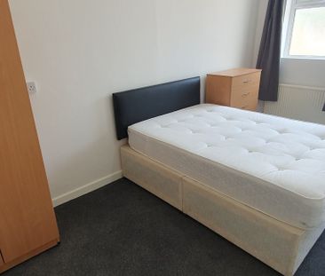 Flat 2, 18 Mundy Place, Cathays, Cardiff, CF24 4BZ - Photo 3