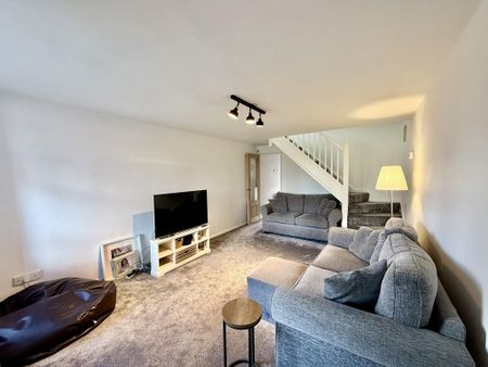 2 bedroom semi-detached house to rent - Photo 3