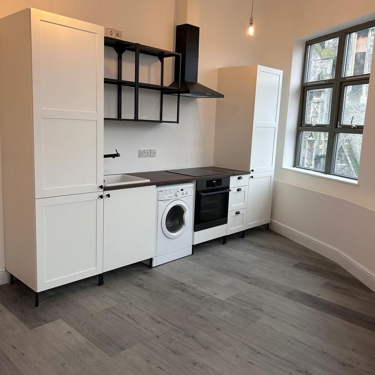 1 bedroom in a flat share to rent - Photo 1