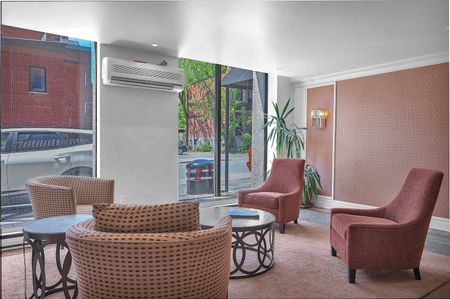 Apartment Building in the Heart of Westmount – 200 Kensington, Montreal - Photo 2