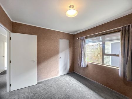 Charming 3-Bedroom Family Home for Lease in Farm Cove - Photo 5