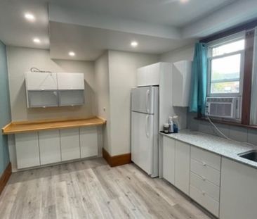 209 Dunlop St W, Unit B Barrie | $1400 per month | Plus Hydro - Photo 1