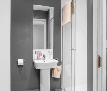 1 bedroom in a flat share to rent - Photo 5