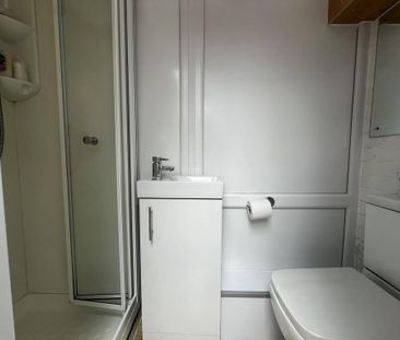 5 bedroom semi-detached house to rent - Photo 2