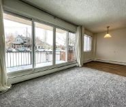 Bright 2-Bedroom Main Floor in Sunnyside – Prime Inner-City Location - Photo 2