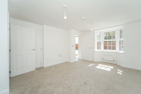 3 bedroom semi-detached house to rent - Photo 5