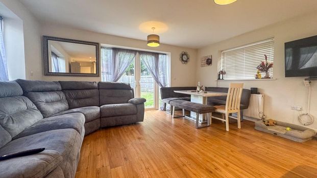 4 bedroom detached house to rent - Photo 1