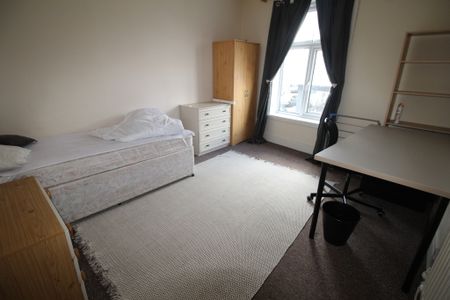 5 Bed Student Accommodation - Photo 2