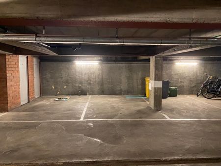 Ruim (±100m²) app met 2 slpk en autostaanplaats in hartje Geel - Photo 3