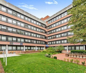 apartment to rent Wood Street, East Grinstead, West Sussex, RH19 - Photo 1