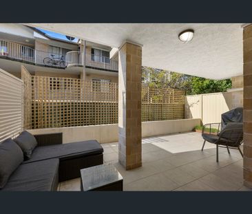 5/17 Lather Street, Southport, Qld 4215 - Photo 3